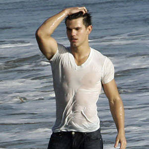 Fotos: Taylor Lautner es captado a la salida del Gym