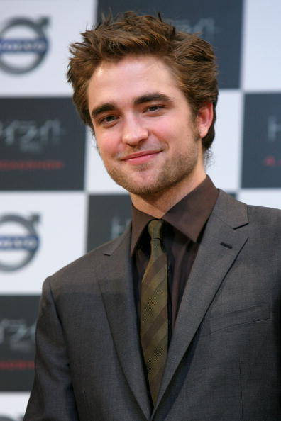 Robert Pattinson se sentía viejo para ser el hijo de Reese Witherspoon