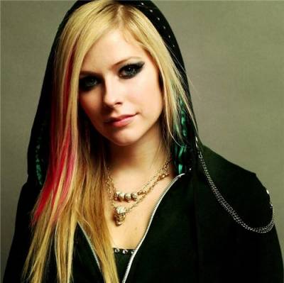 V deo Avril Lavigne visita el
