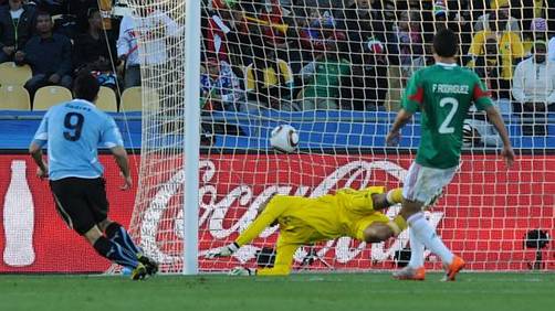 Mundial Sudáfrica 2010: Uruguay ganó 1 a 0 a México y es líder del Grupo A
