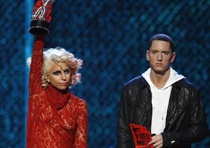Eminem se quejó por olor del vestido de carne de Lady Gaga