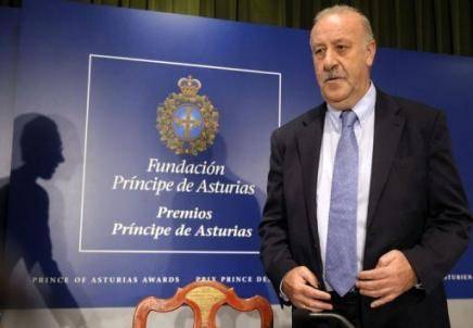 Del Bosque recibe el Premio Príncipe de Asturias a la selección española de fútbol Del Bosque recibe el Premio Príncipe de Asturias a la selección española de fútbol