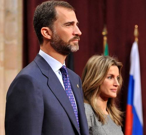 Los príncipes de Asturias se besan en el concierto que Shakira