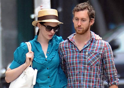 Anne Hathaway y Adam Shulman ya viven juntos