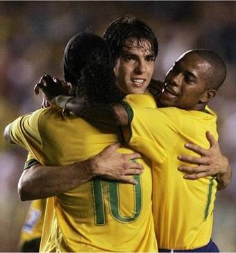 Brasil, a ritmo de Samba, vence a Chile y avanza en Sudáfrica 2010 Brasil, a ritmo de Samba, vence a Chile y avanza en Sudáfrica 2010