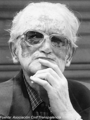 Luis Jaime Cisneros fue enterrado con honores Luis Jaime Cisneros fue enterrado con honores