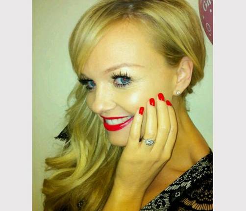 Ex-Spice Girl anuncia compromiso con Jade Jones