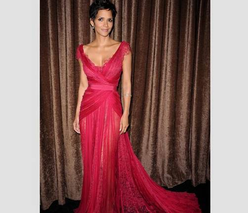 Halle Berry deslumbra en medio del caos de su vida