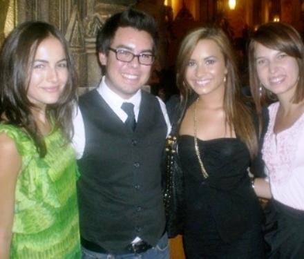 Demi Lovato se encontró con Camilla Belle en el Teatro Demi Lovato se encontró con Camilla Belle en el Teatro