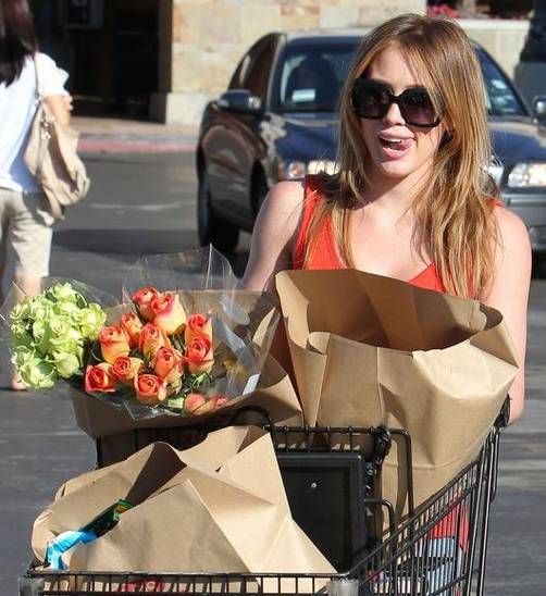 Hillary Duff haciendo compras en California