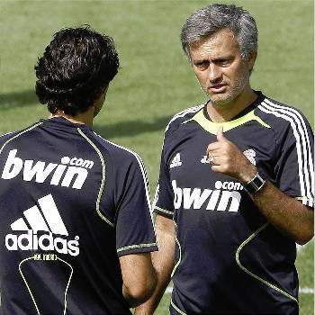 José Mourinho: 'Si se lesionan Benzema o Higuaín tendremos un problema'