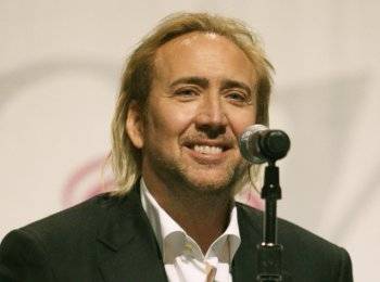 Nicolas Cage compró una tumba egipcia en forma de pirámide