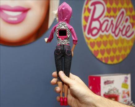 Una Barbie con vídeo y muñecas góticas, juguetes estrella para esta Navidad