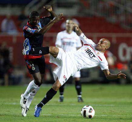 El Racing impide el liderato del Sevilla