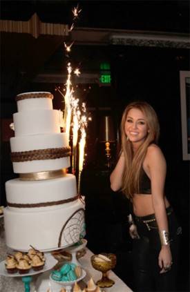 Miley Cyrus celebra su mayoria de edad