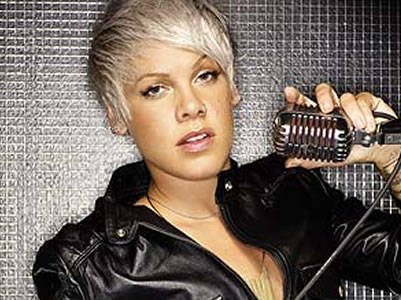 Pink celebra por partida doble
