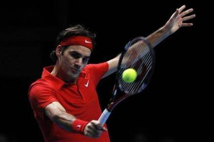Roger Federer vence sin problemas a Andy Murray en los World Tour Finals