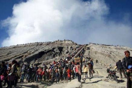 Indonesia: Alerta máxima en torno al volcán Bromo por el riesgo de erupción