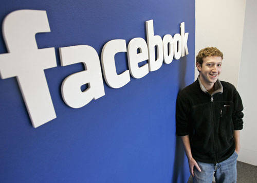 Mark Zuckerberg fundador de Facebook visita un portal de internet chino