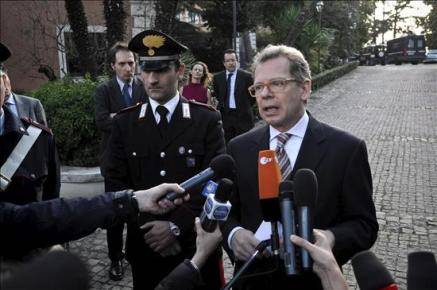 Dos heridos al estallar sendos artefactos en las embajadas de Chile y Suiza en Roma