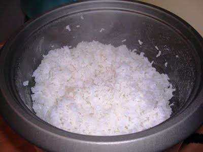 Valencianos enseñan a cocinar el arroz en Madrid