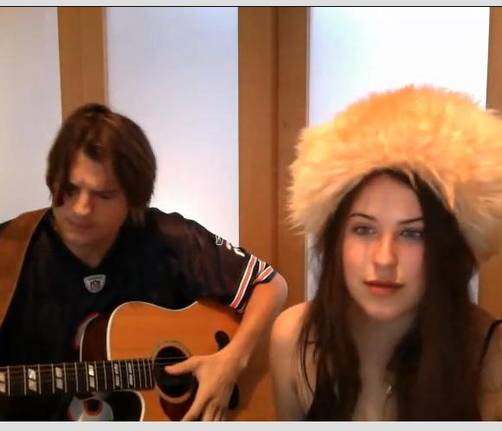 Video: Ashton Kutcher compone canción con hija de Demi Moore Video: Ashton Kutcher compone canción con hija de Demi Moore