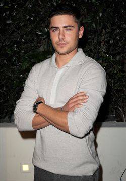 Zac Efron ha tenido que subir de peso