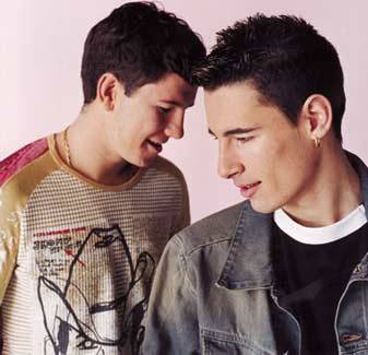 Participa en el videoclip de Andy & Lucas