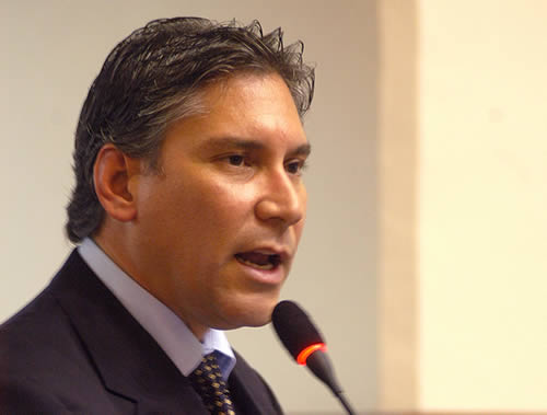 Ministro Aurelio Pastor cuestiona a Hugo Salas Ortiz