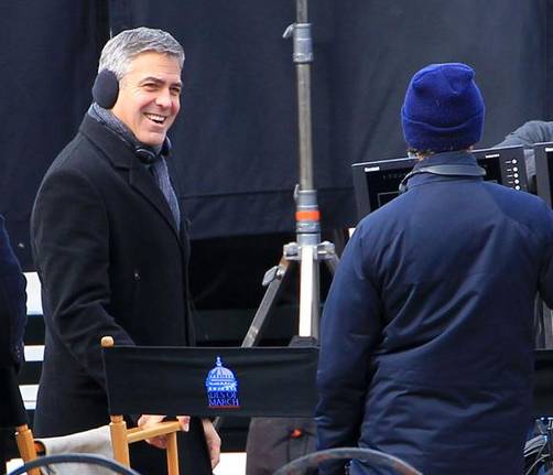 George Clooney causa burlas por el frío
