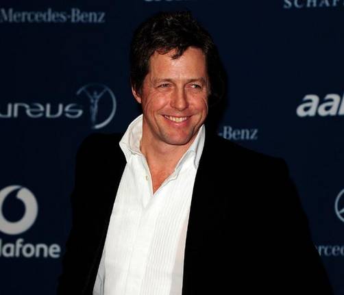 Hugh Grant ingresado al hospital