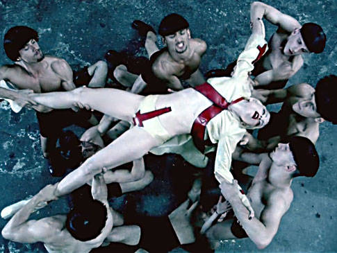 Lady Gaga filtró a millonario ruso en el video 'Alejandro' por un millón de dólares Lady Gaga filtró a millonario ruso en el video 'Alejandro' por un millón de dólares