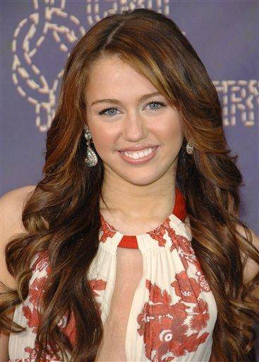 Miley Cyrus consumirá droga en nuevo film LOL