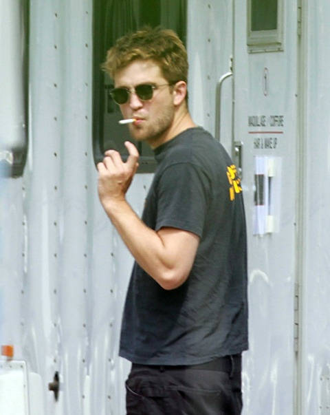 Robert Pattinson se emborracho en la grabación de su primer disco