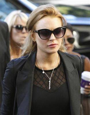Lindsay Lohan de nuevo a prisión, salió esposada del tribunal