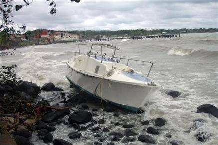 El Salvador decreta alerta amarilla por paso de la tormenta 'Matthew'