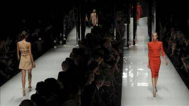 Elegancia y sensualidad en la tercera jornada de la Semana de la Moda de Milán