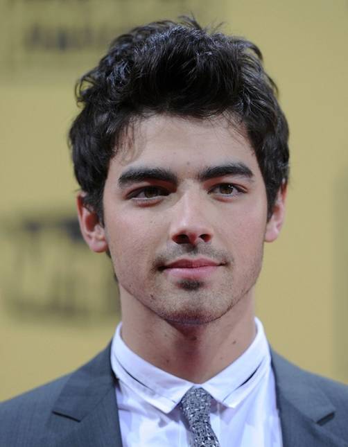 Joe Jonas fue la burla de sus hermanos durante una entrevista