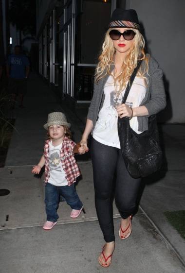 Christina Aguilera hará de Papá Noel en Navidad para su hijo Max