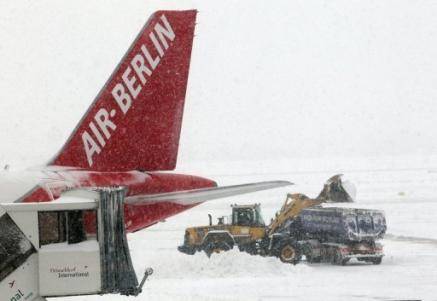 La nieve sigue haciendo estragos en el transporte en Europa en plena Navidad