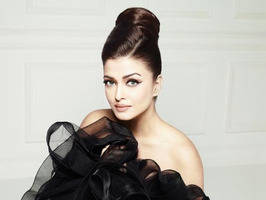 Revista Elle causa polémica por aclarar piel de la actriz Aishwarya Rai Bachchan