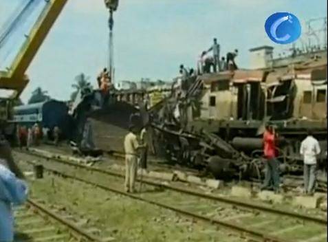 India: Terrible choque de trenes, decenas de muertos India: Terrible choque de trenes, decenas de muertos
