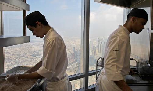 Dubai inaugura el restaurante más alto del mundo