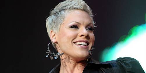 Pink emocionada con su nuevo single 'F**kin' Perfect'