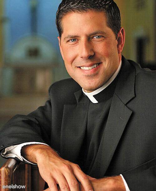 El padre Alberto tendrá su propio programa El padre Alberto tendrá su propio programa