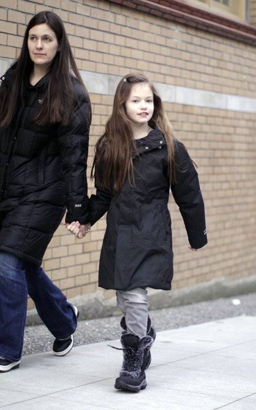 Fotos: Mackenzie Foy es captada cuando sale de compras