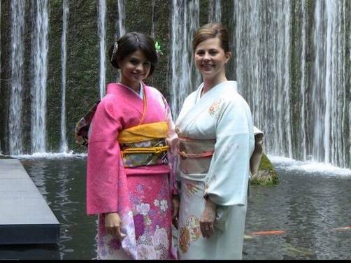 Selena Gómez termina su gira japonesa vestida de Geisha
