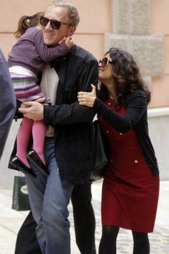 Fotos: Salma Hayek pasea con su hija y su esposo por España