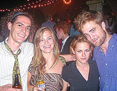 Robert Pattinson y Kristen Stewrt mostrando su amor en público