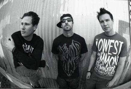 Blink 182 empezará a grabar su nuevo disco en septiembre Blink 182 empezará a grabar su nuevo disco en septiembre